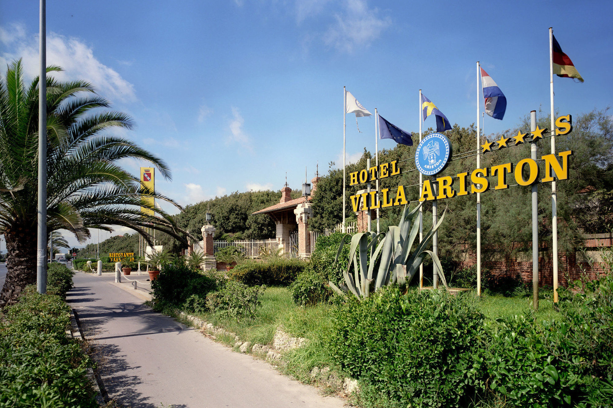 Park Hotel Villa Ariston Λίντο ντι Καμαϊόρε Εξωτερικό φωτογραφία